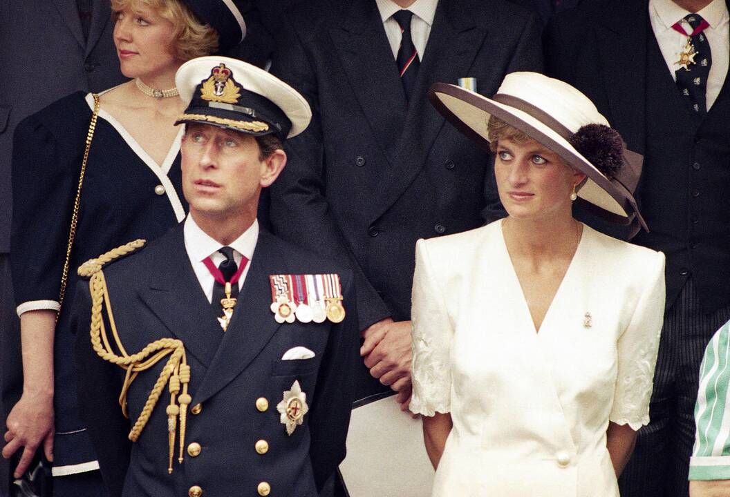 1996 m. Didžiosios Britanijos princas Charlesas ir princesė Diana po 15 metų trukusių vedybų sutarė dėl skyrybų sąlygų.