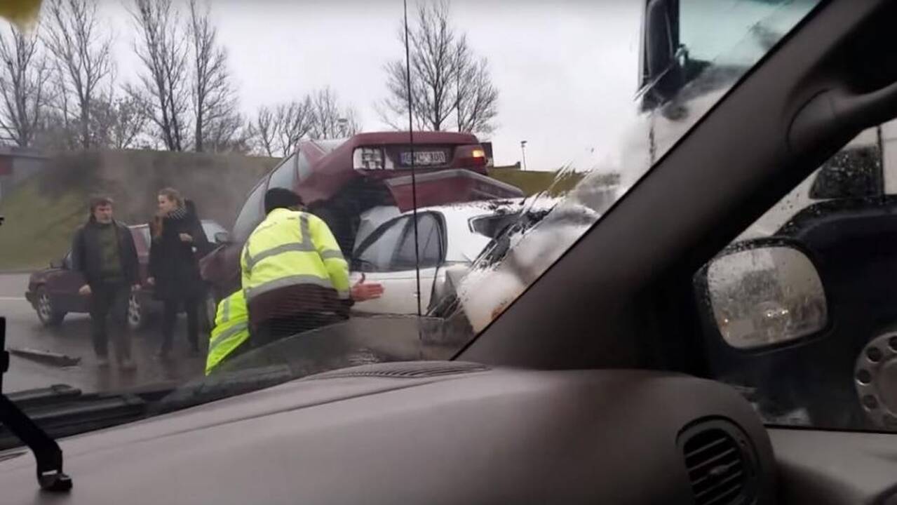 Vilniuje susidūrė keturi automobiliai