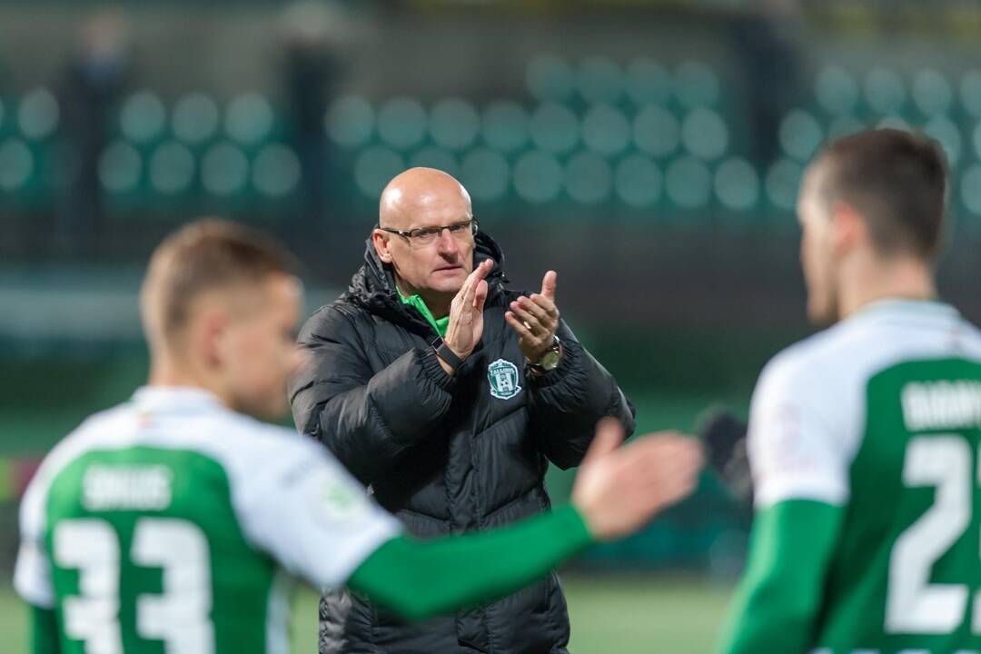 Naujasis Lietuvos nacionalinės vyrų futbolo rinktinės vyr. treneris V.Urbonas lengvų rungtynių Liuksemburge nesitiki