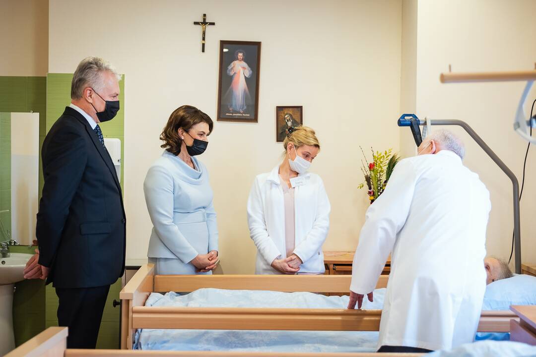 Prezidentas lankosi Vilniaus M. Sopočkos hospise