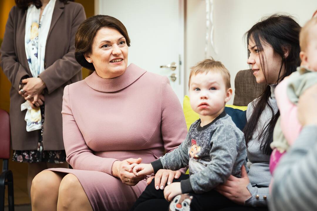 Prezidentas ir pirmoji ponia apsilankė „Carito“ centruose