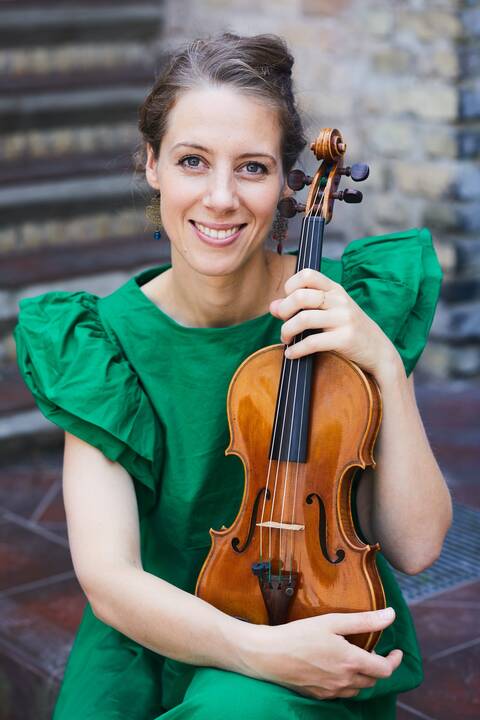 Kartu: su Klaipėdos kameriniu orkestru muzikuos smuikininkės J. Zajančauskaitė, R. Lipinaitytė, E. Valutė ir J. Andersson.