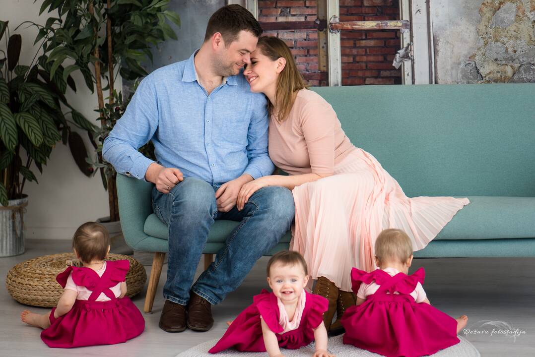 Tradicija: nuo pat Mėjos, Elijos ir Junos gimimo mama surengia po keletą fotosesijų per metus. 