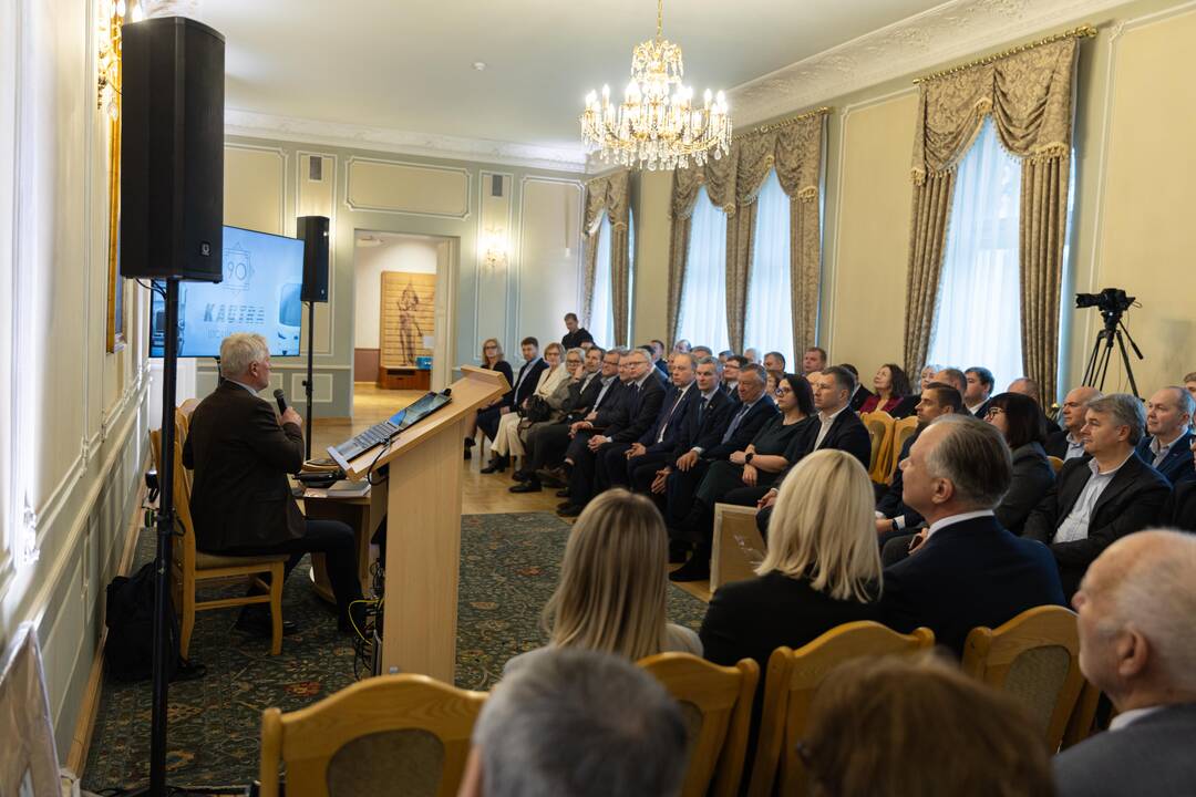 Diskusija: konferencijoje „Kelyje nuo 1934-ųjų“ aptarta ne tik keleivinio transporto kūrimo istorija, bet ir tai, kas laukia ateityje.