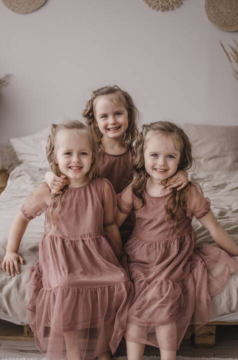 Tradicija: nuo pat Mėjos, Elijos ir Junos gimimo mama surengia po keletą fotosesijų per metus. 