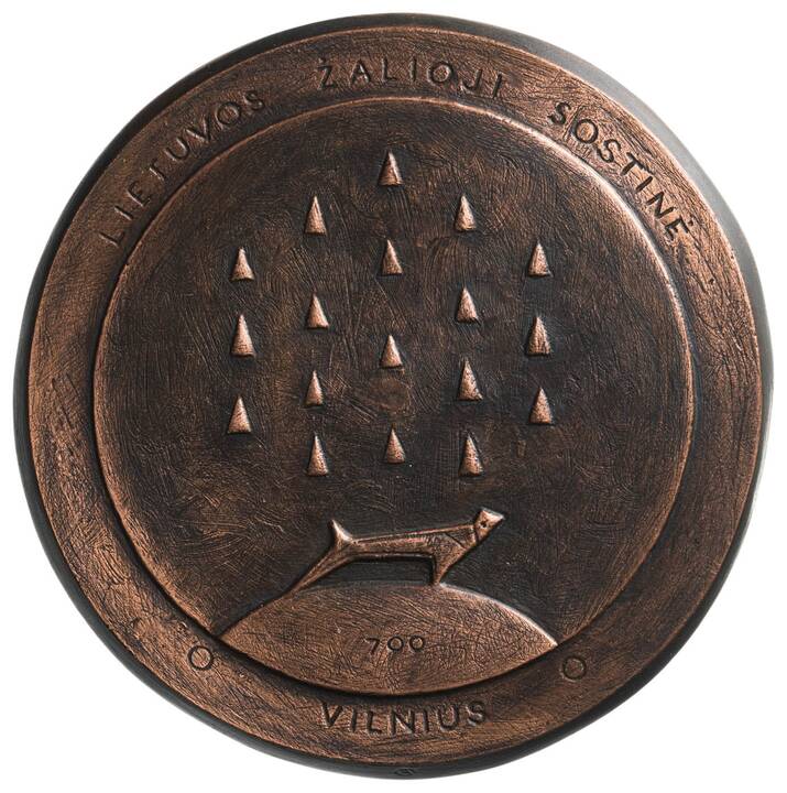 Jorilė Švedaitė. Bakalauro baigiamasis darbas, fragmentas iš juvelyrikos instaliacijos „Collect“. 2023 m. (darbo vadovė doc. N. Poškutė-Jukumienė).