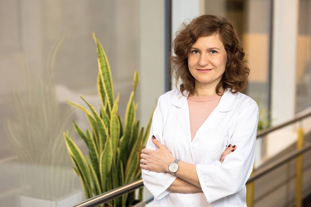 Sumažėjusią skydliaukės hormonų gamybą išduoda sulėtėjusi medžiagų apykaita, širdies veikla ar jaučiamas nuolatinis nuovargis, silpnumas net pailsėjus.