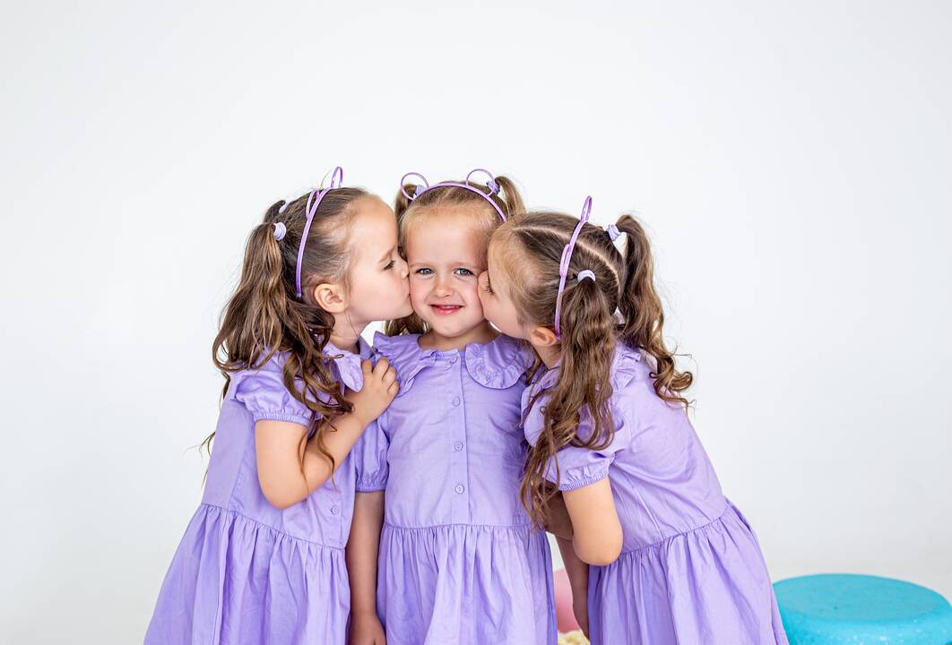 Tradicija: nuo pat Mėjos, Elijos ir Junos gimimo mama surengia po keletą fotosesijų per metus. 