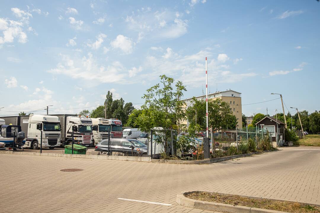 Reakcija: dalis kauniečių piktinosi planais parduoti buvusią V. Bacevičiaus mokyklą.