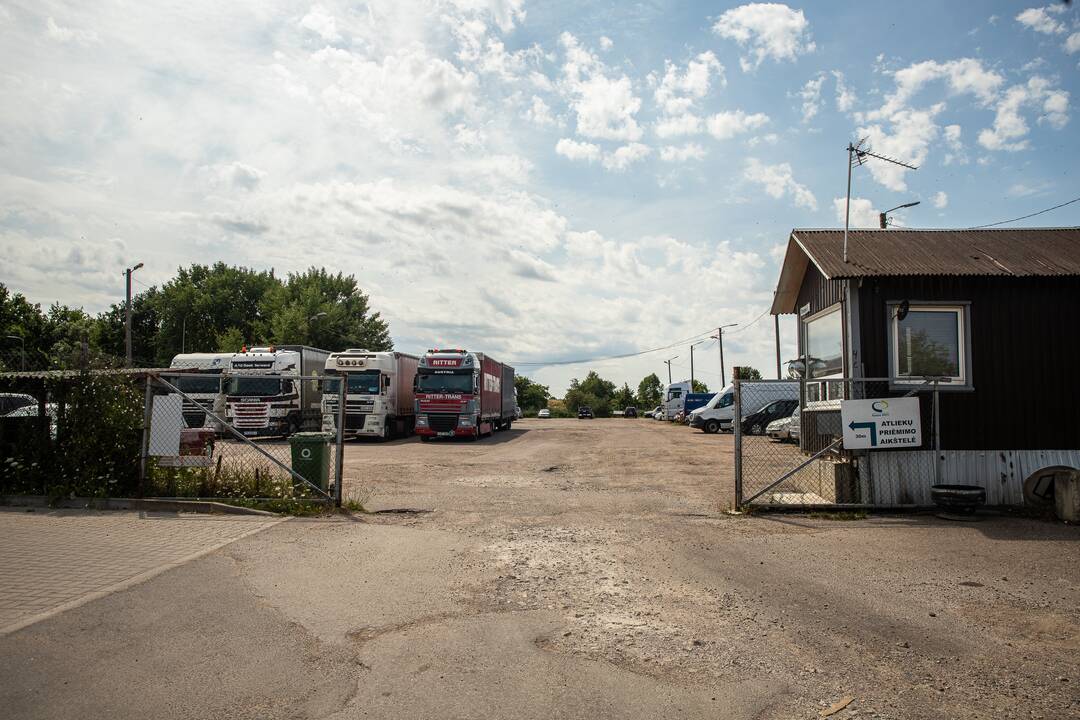 Reakcija: dalis kauniečių piktinosi planais parduoti buvusią V. Bacevičiaus mokyklą.