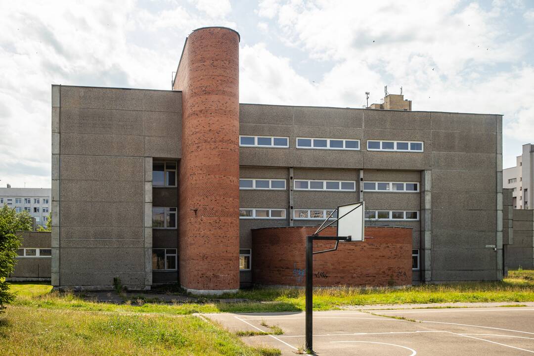 Reakcija: dalis kauniečių piktinosi planais parduoti buvusią V. Bacevičiaus mokyklą.