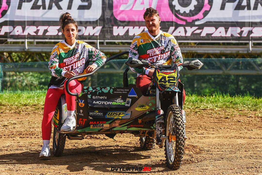  Istorija: 2021-aisiais pasaulio Tautų taurės varžybose Lietuvos motokroso rinktinė (iš kairės – E. Mackonis, A. Jasikonis, D. Karka) užėmė 13 vietą.