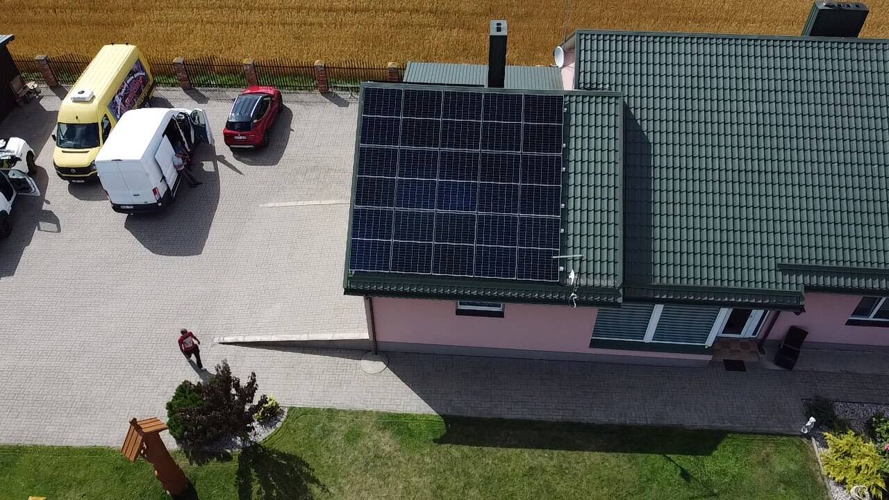 Skundas: ESO iš gyventojų du kartus paprašė primokėti už saulės elektrinės prijungimo prie tinklų ir galios padidinimo darbus.