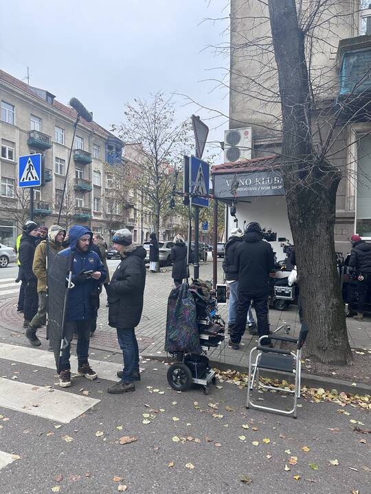 Filmavimas: režisieriaus E. Vėlyvio filmavimo grupė grįžo į Klaipėdą ir tęsia savo darbus.