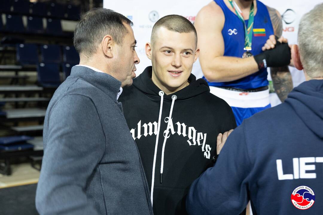 Karjera: J. Jazevičius (raudonos spalvos apranga), įveikęs gerai pažįstamą varžovą A. Baniulį, trečią kartą tapo Lietuvos čempion