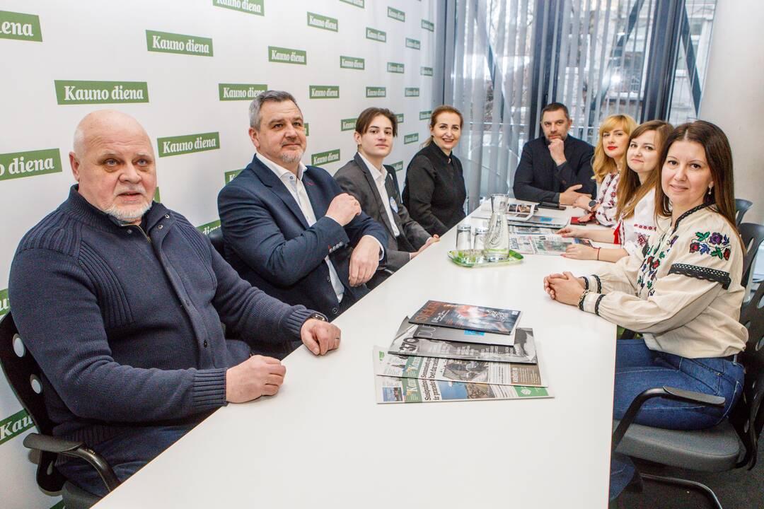 Vizitas: Tarptautinės Ukrainos mokyklos atstovai apsilankė ir „Kauno dienos“ redakcijoje.