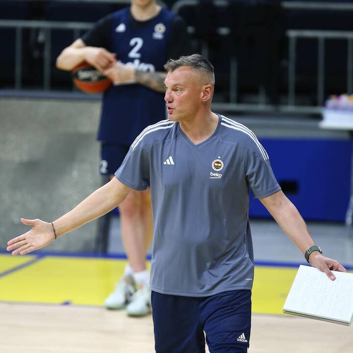 Neramumai: kalbama, kad po pralaimėjimo „Partizan“ K. Maksvytis buvo atleistas, bet jį užstojo „Žalgirio“ krepšininkai