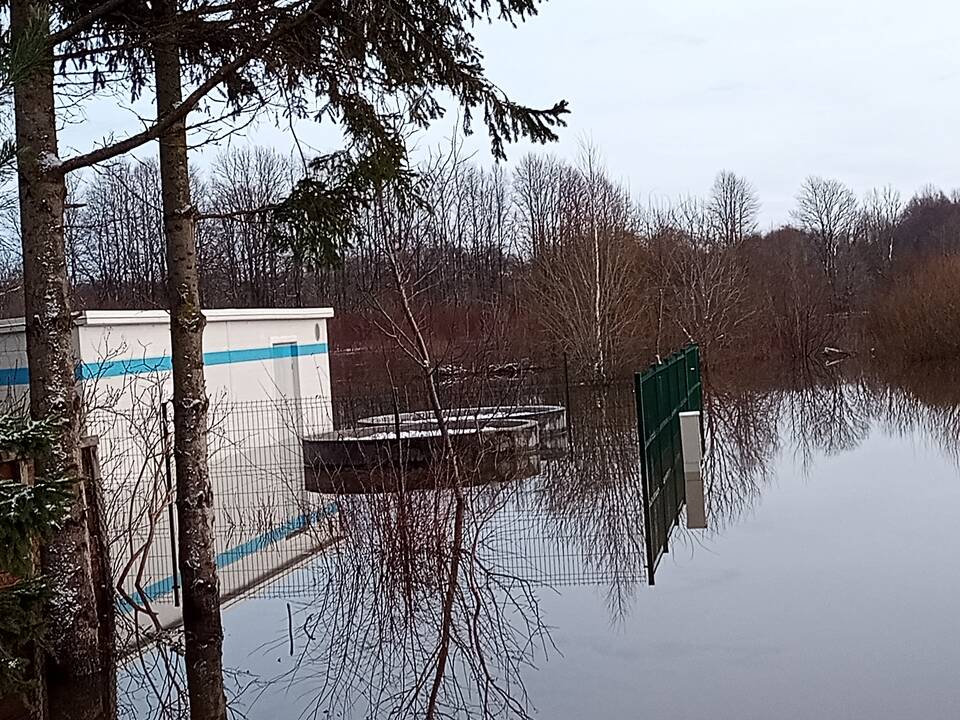 Vaizdelis: po vandeniu atsidūrė ir kai kurie pėsčiųjų takai.