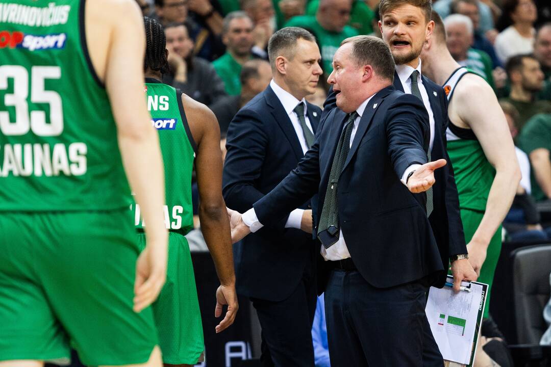 Blykstelėjo: per dvikovą su „Maccabi“ – viltinga E. Sumnerio (su kamuoliu) paraiška (pelnė 14 taškų, pataikė 3/5 tritaškių)