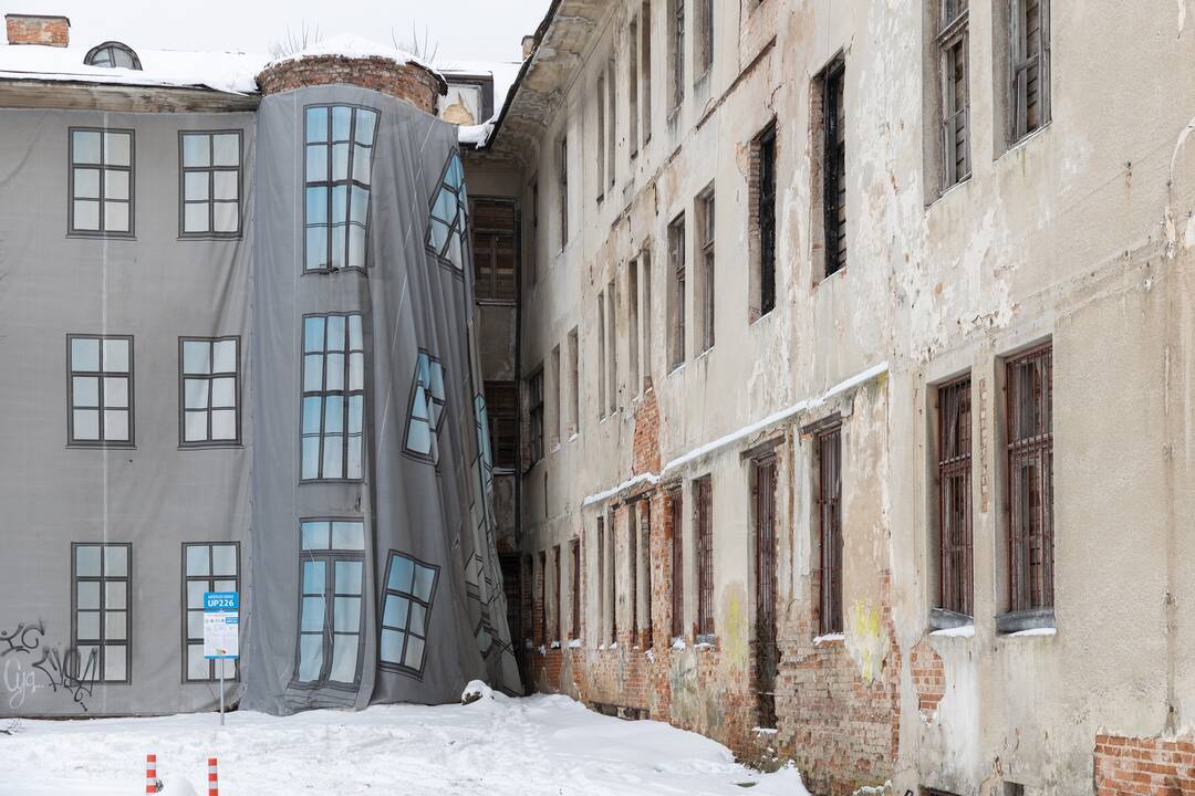 Laukia: Laisvės alėjos ir Vasario 16-osios gatvės kampinis pastatas laukia renovacijos.