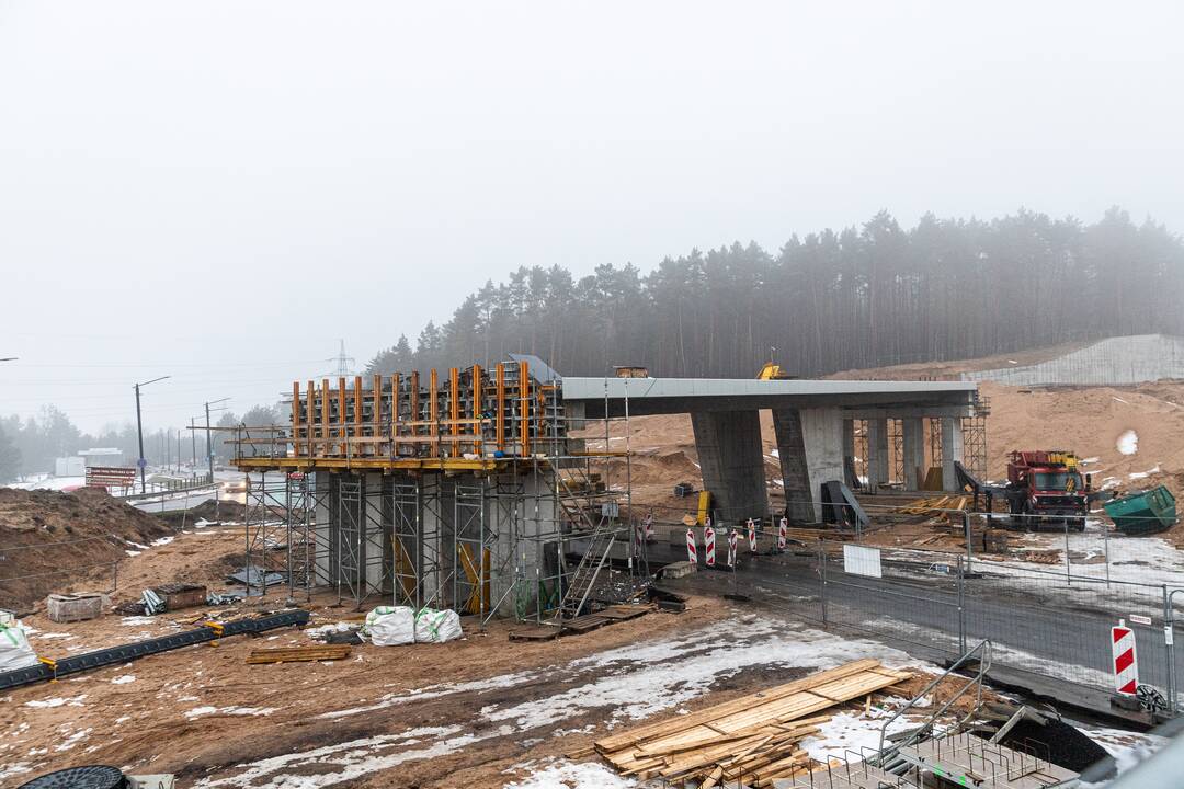 Eismas: A1 kelias – intensyviausias šalyje, tad ateityje ties Kaunu bus įrengtos papildomos eismo juostos.