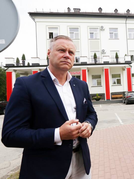 Kretingos baseino veiklą turintis kuruoti Kretingos sporto mokyklos direktoriaus pavaduotojas V. Tamašauskas sulaukė įspėjimo.