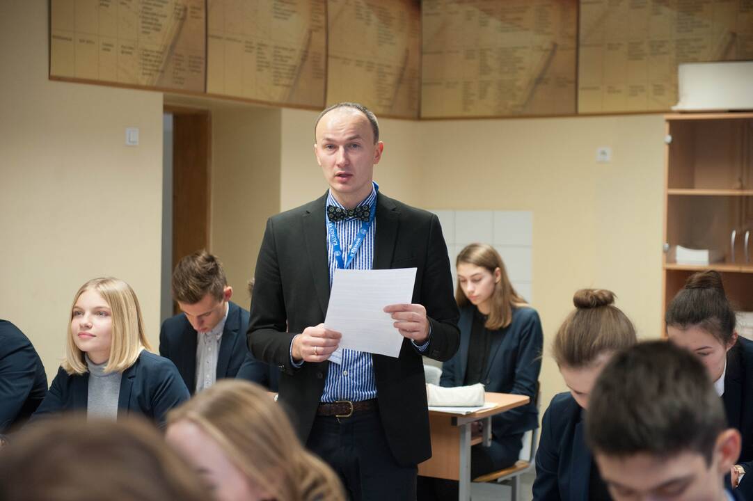 Situacija: tarpinių patikrinimų ir brandos egzaminų vykdymo instrukcijos, vertinimo kriterijai vis dar keičiasi ir nėra galutinio sprendimo.