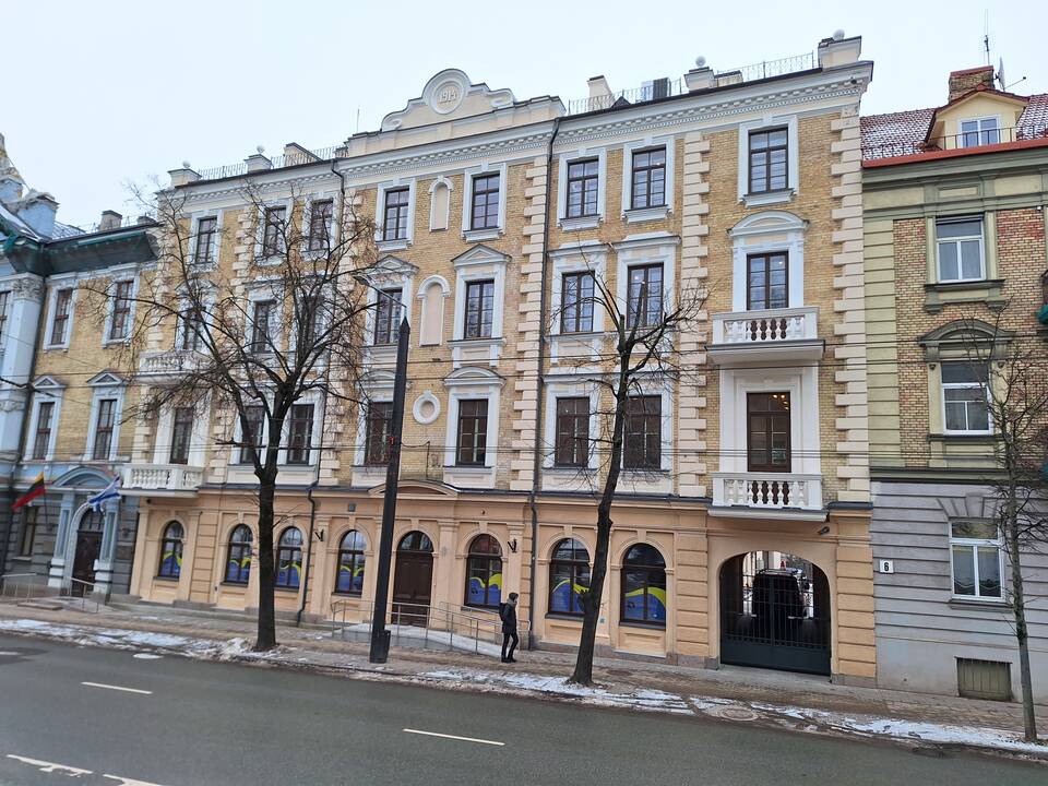 Asmenybė: po tuo pačiu stogu galima susipažinti ir su modernizmo klasiko tapytojo R. Chvoleso kūrybiniu palikimu.
