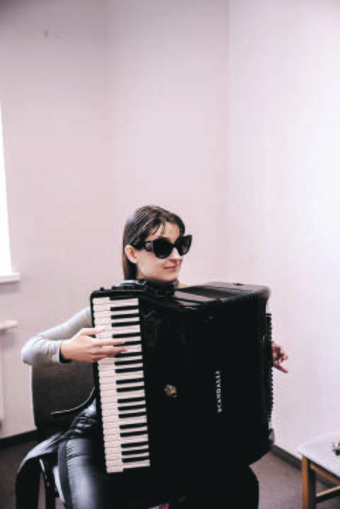 Viršūnės: negalia netapo kliūtimi – S. Petkevičiūtė neišdavė savo svajonių tapti ir teisininke, ir profesionale muzike.