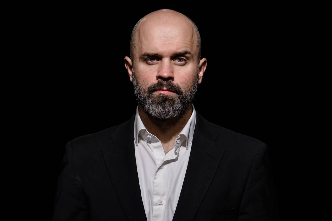 Dialogas: jauno kūrėjo manifestu vadintą J. Tertelio spektaklį „PRA“ ir naująjį „PRAeis“ skiria solidus laiko tarpas, juose bandoma atsakyti į panašius klausimus.