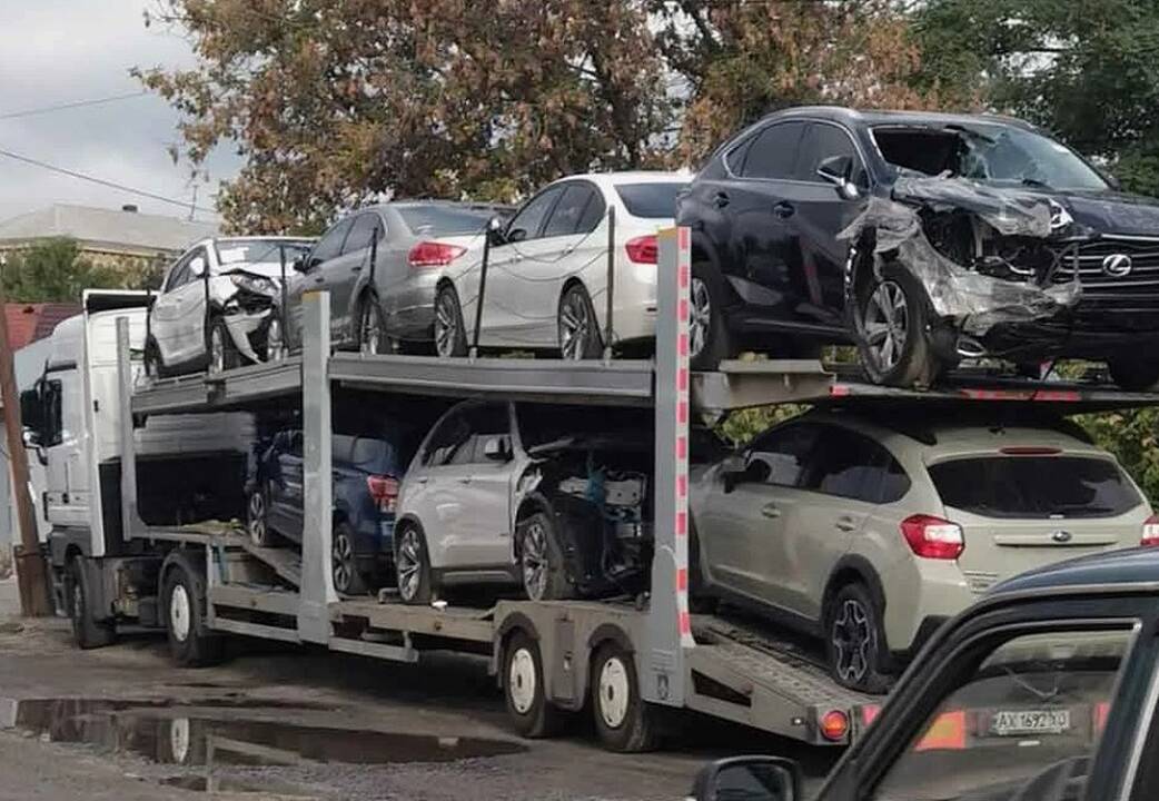 Verslas: įprastas būdas – iš JAV gabenti naudotus automobilius konteineriais.