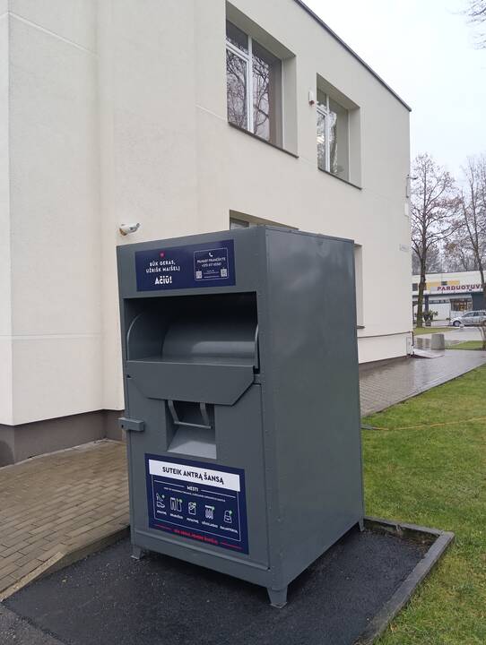 Naujovė: pernai Akademijos miestelyje pastatyti modernūs požeminiai atliekų konteineriai.