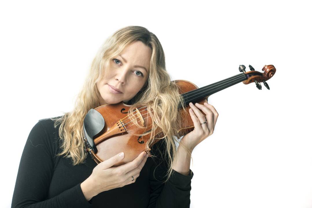 Kartu: su Klaipėdos kameriniu orkestru muzikuos smuikininkės J. Zajančauskaitė, R. Lipinaitytė, E. Valutė ir J. Andersson.