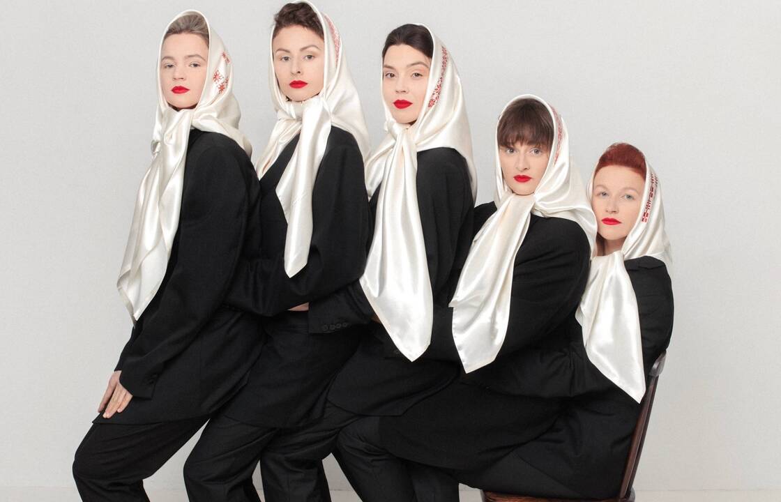Klaipėdos jaunimo teatro grupė „Graži ir ta galinga“.