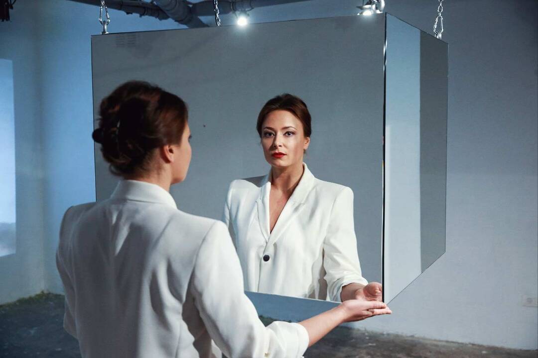 K. Švenčionytė parodoje „Plyšys“ sujungė instaliacijų meną ir performansą.