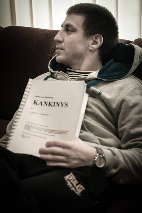 „Šie metai man ypatingi ir tuo, kad būtent prieš 20 metų pirmą kartą užlipau ant profesionalios scenos“, – sako rugsėjo 1-ąją 40-metį pasitikęs aktorius M. Repšys.