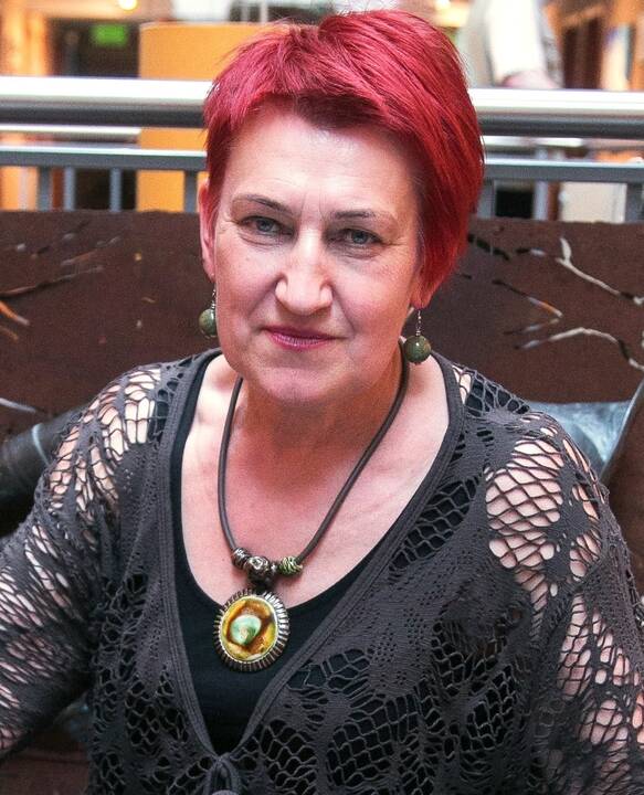 Kūryba: išėjusi į pensiją V. Navikienė džiaugiasi atradusi naują hobį – kaip pati sako, tapymą siūlais.