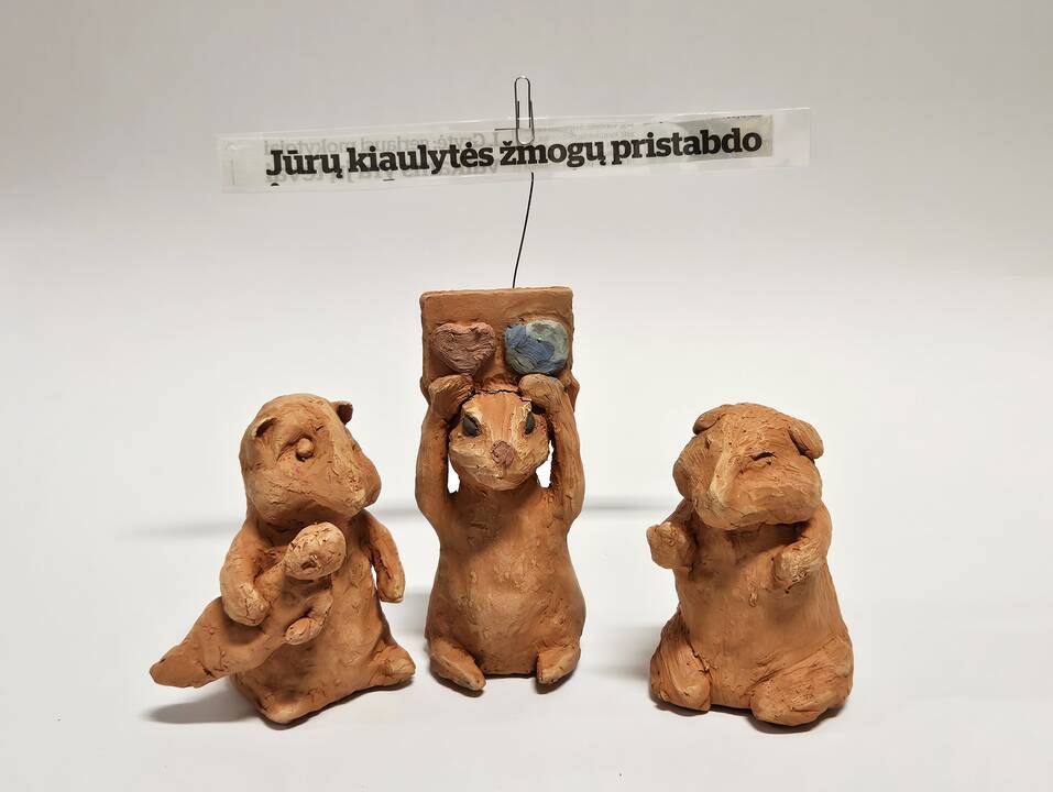Kūrybiškumas: „Kauno dienos“ antraščių įkvėpti Kauno Antano Martinaičio dailės mokyklos mokinių kūriniai.
