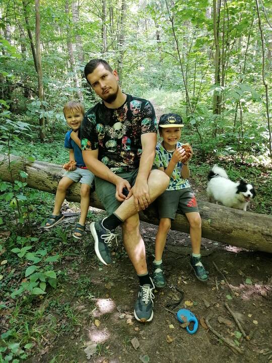 Sprendimas: po vaikų gimimo Justina nebegrįžo į samdomą darbą – sumanė siūti skiautinių antklodėles, rūpintis šeima ir laikyti visus keturis namų kampus.