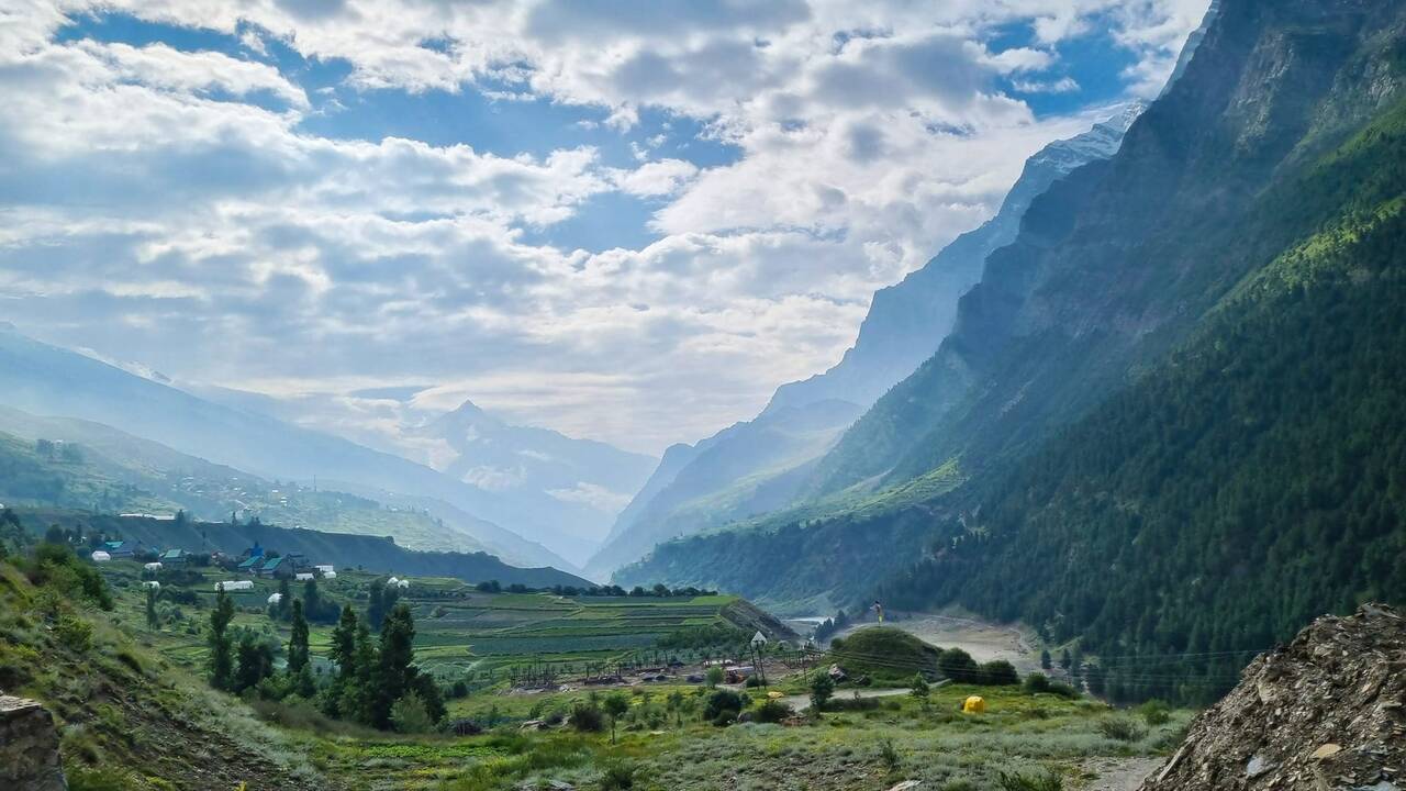 Atvirai: „Visur, kur akys mato, vyravo mano mylimos spalvos – įvairių tonų ir pustonių ruda, pilka, balkšva“, – džiaugiasi po Ladaką keliavusi R. Karaškienė.