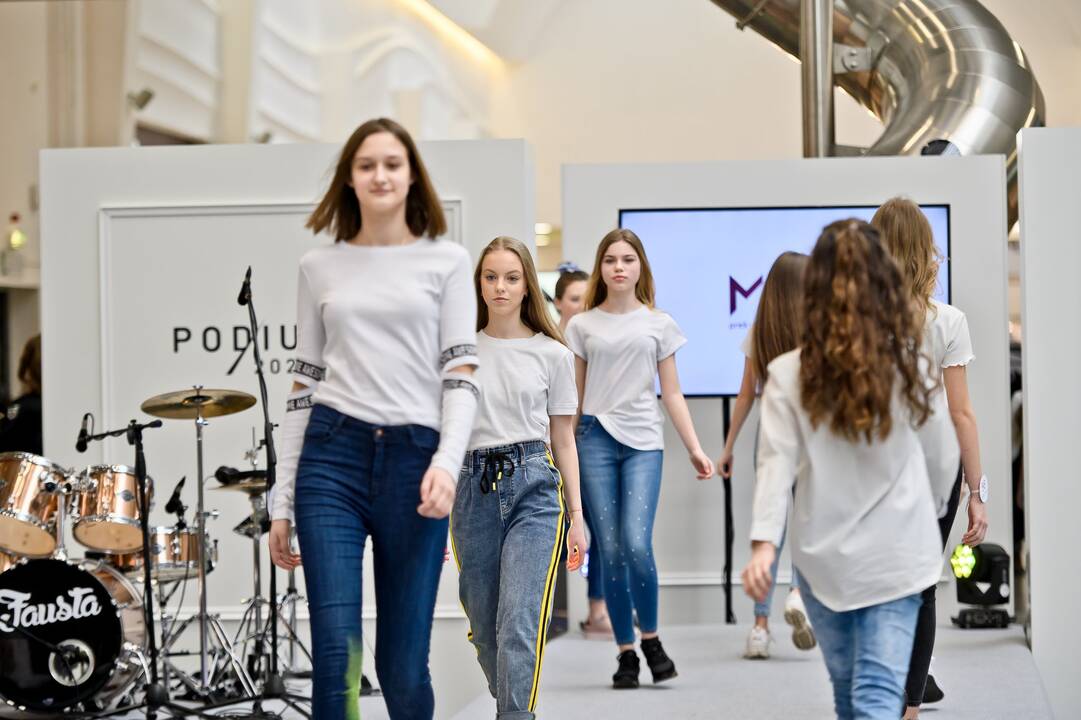 Jungtis: mados konkursas „Podiumas“, vienijantis vaikus ir jaunimą, skatina jų kūrybinius gebėjimus ir individualią improvizaciją.