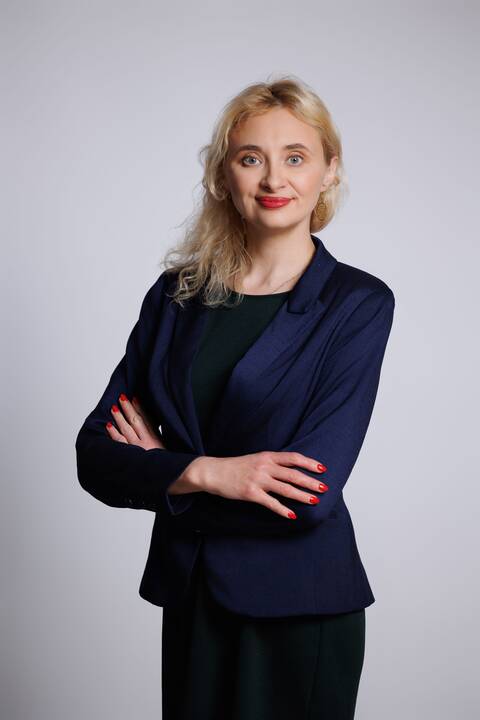 Veiklos: R. Morari įsiliejo į bendruomenę, rengia meno stovyklas vaikams, savo darbų parodas, individualiai moko tapybos.