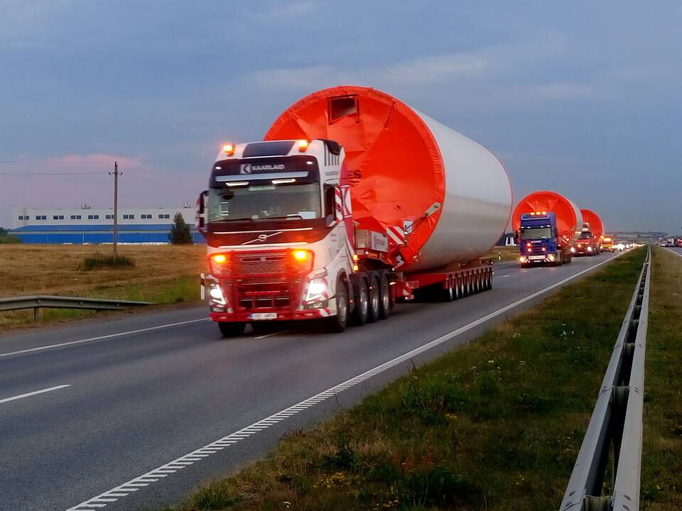 Technologijos: Lietuvoje kelių mokestis už važiavimą magistraliniais keliais vis dar renkamas naudojant vinjetes.