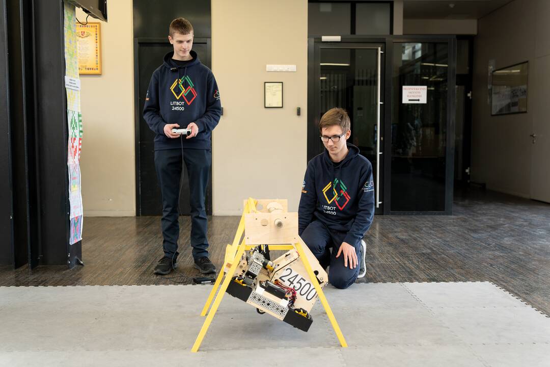 Kartu: „LitBot“ komanda nusiteikusi naujiems iššūkiams.