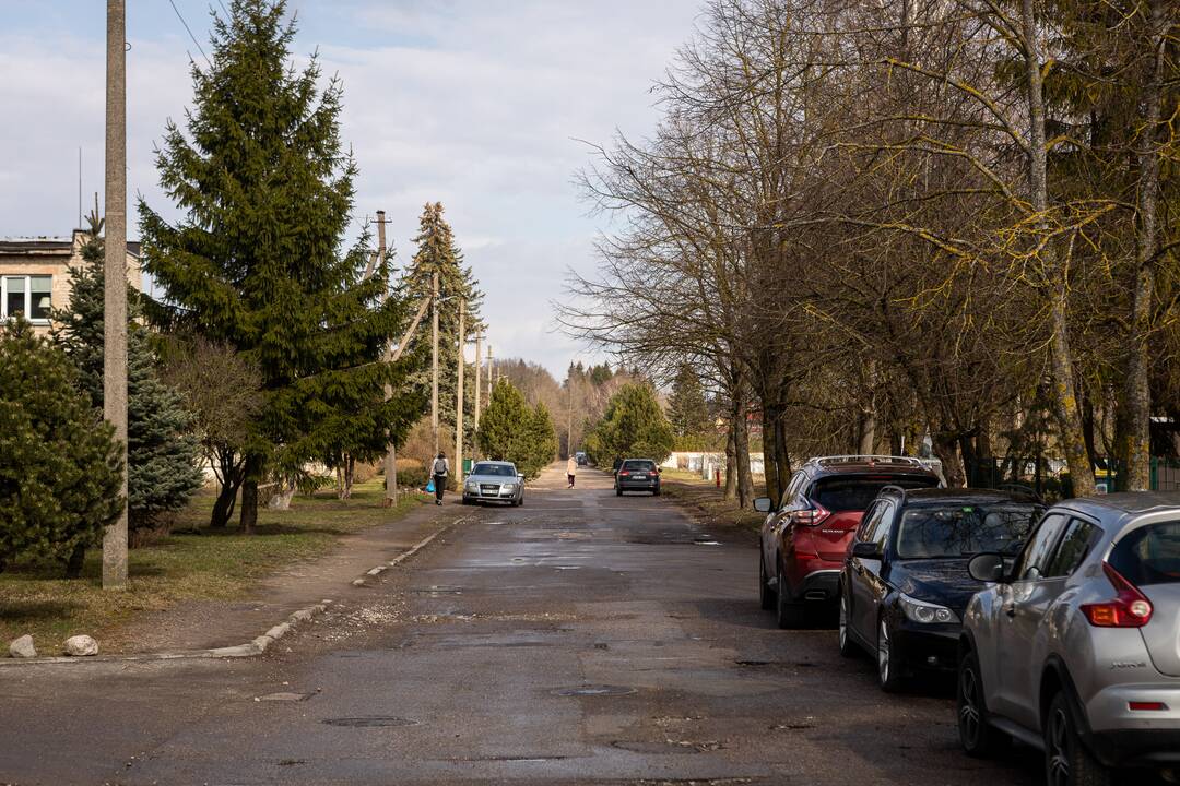 Finišas: balandžio pradžioje darbus numatyta užbaigti visose suplanuotuose žvyruoti gatvėse ir keliuose.