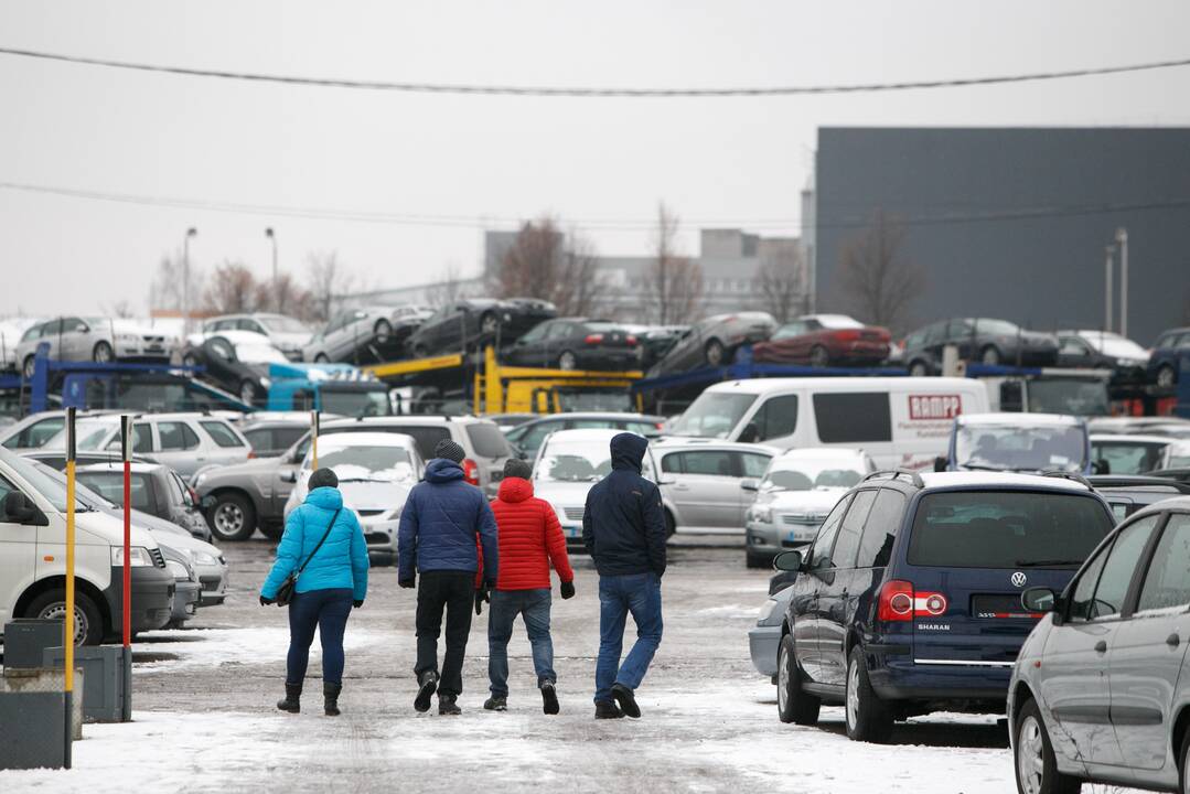 Erdvės: net ir sumažėjus teritorijai, Kauno turgus – viena didžiausių transporto priemonių prekybos aikštelių Lietuvoje