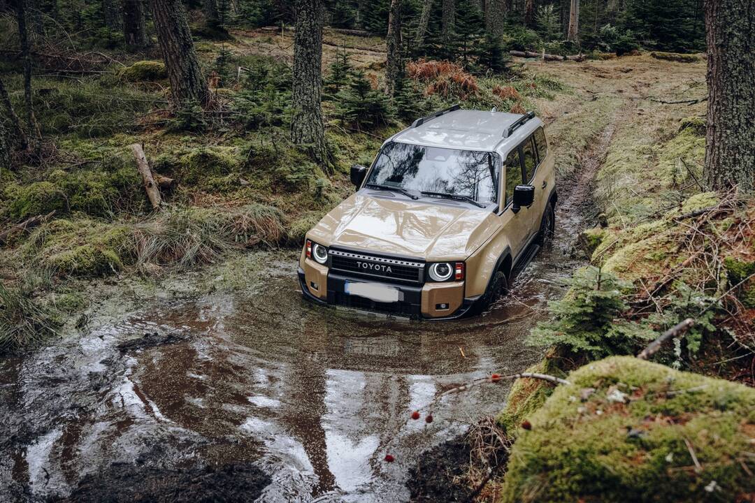 Susitikimas: B. Vanagas bendravo su „Land Cruiser 250“ kūrusiu inžinieriumi K. Moritsu.