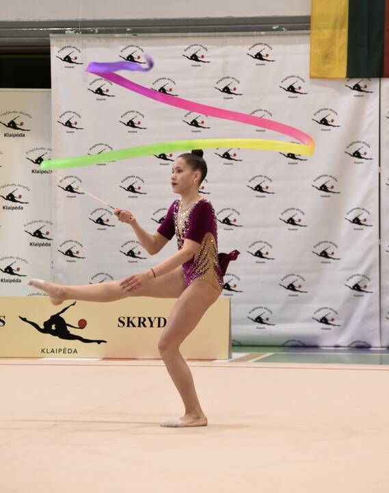 Tradicija: kiekvieną kartą meninės gimnastikos turnyre po apdovanojimų mergaitės tradiciškai sustoja į draugystės ratą.