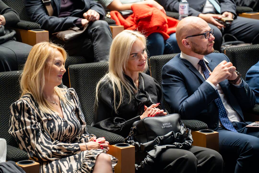 Pratęsimas: kartu su „Auros“ šokėjais S. Masuda turi ateities planų.