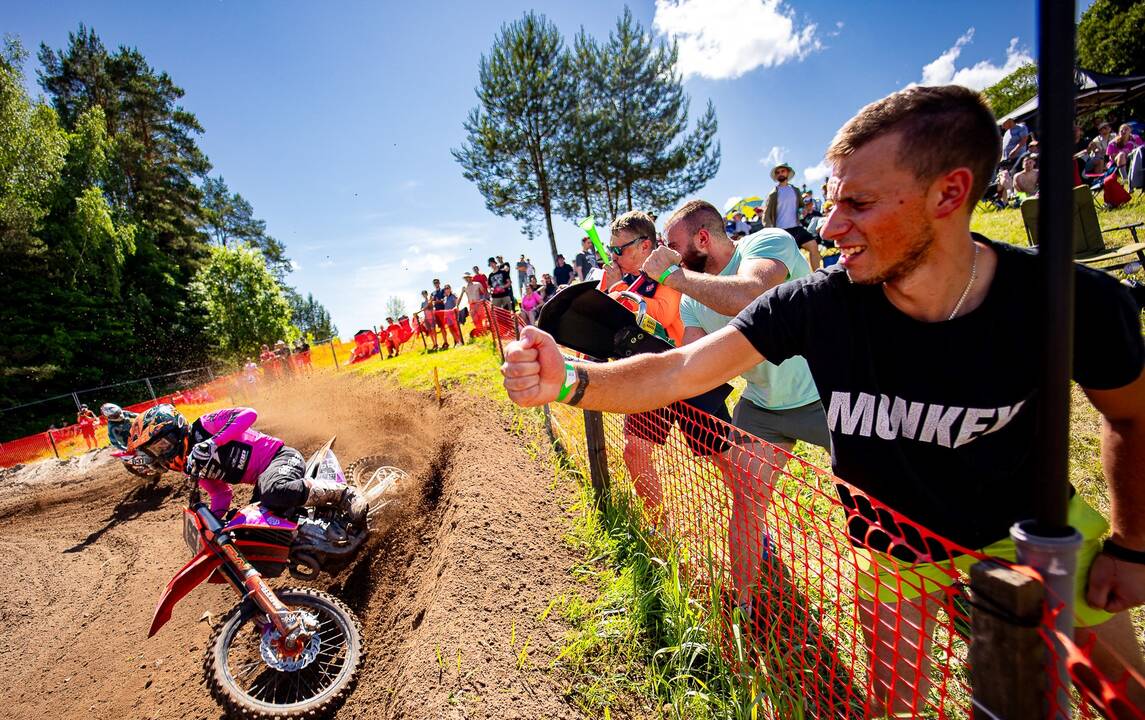 Jėga: motociklų su priekabomis varžybos visada sklidinos adrenalino.